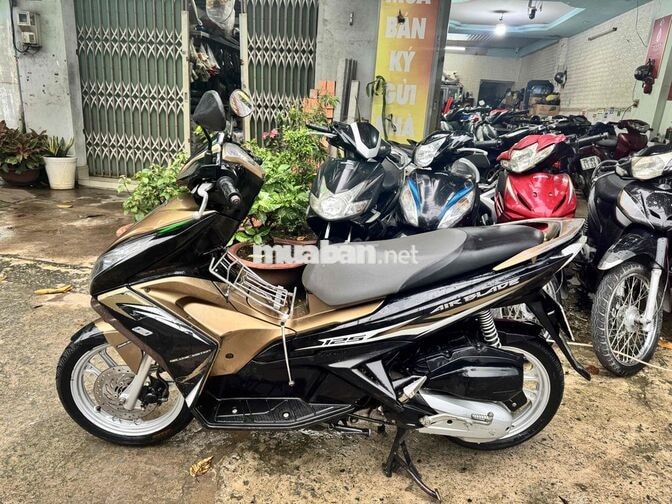 Honda Air Blade 125 Vàng đồng, đen