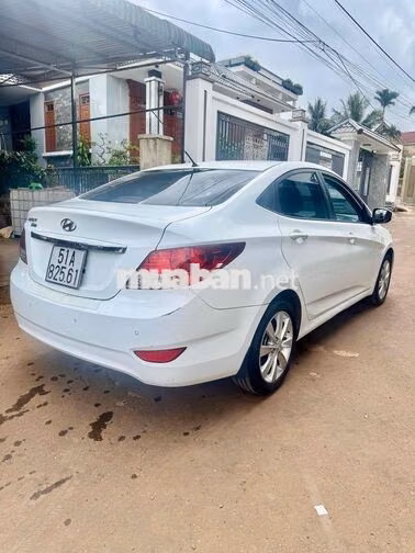 Hyundai Accent 2013 Tự động Trắng 110000 km