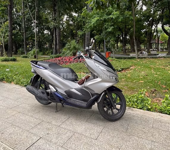 Bán xe honda PCX 150cc , đời 2018 , xe đẹp , máy êm , chính chủ 