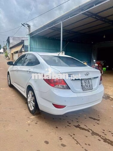 Hyundai Accent 2013 Tự động Trắng 110000 km
