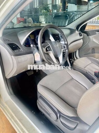 Hyundai Accent 2013 Tự động Trắng 110000 km