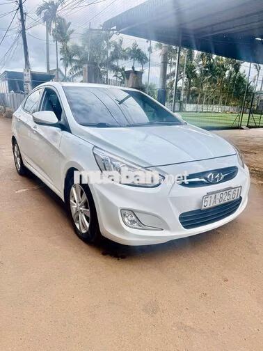 Hyundai Accent 2013 Tự động Trắng 110000 km