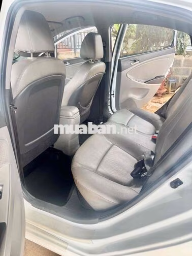 Hyundai Accent 2013 Tự động Trắng 110000 km