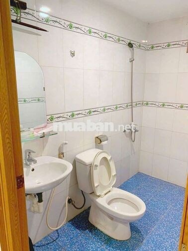 Khách Sạn Căn Hộ 7lầu 1000m 26pn 28tolet 