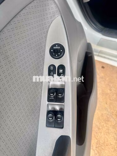 Hyundai Accent 2013 Tự động Trắng 110000 km