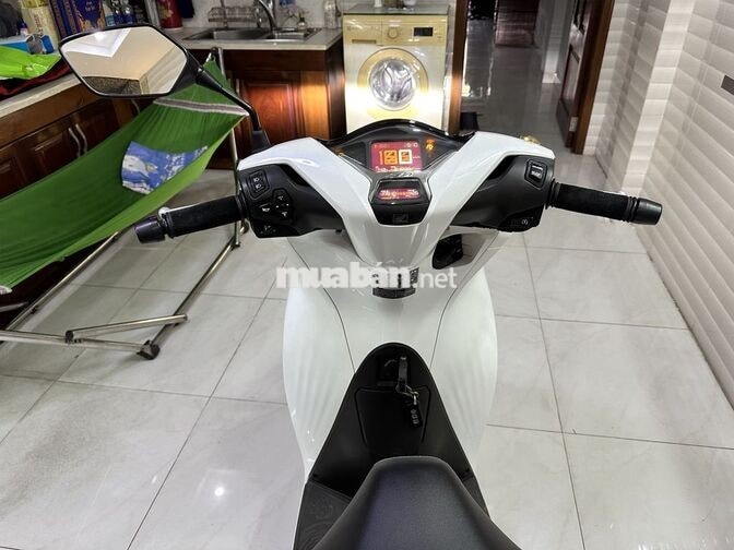 Xe máy Honda SHi 150, ABS đời 2020 màu trắng