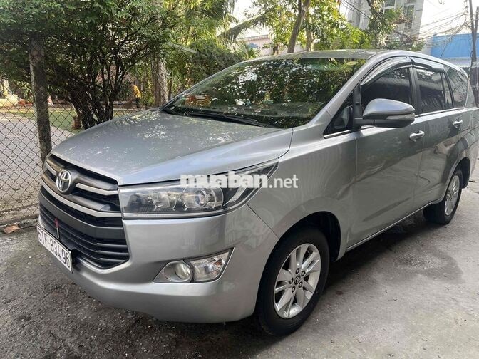 Toyota Innova 2017 Bạc 7 chỗ