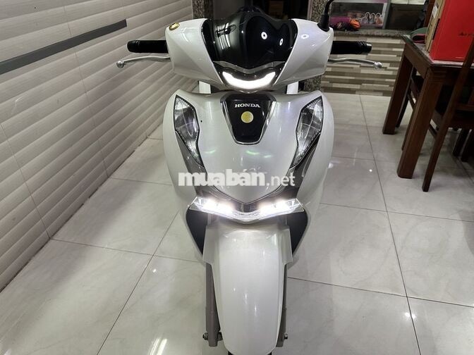 Xe máy Honda SHi 150, ABS đời 2020 màu trắng