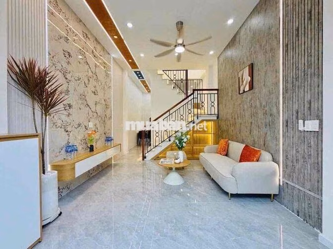 Mặt Tiền Khu HIỀN VƯƠNG, 4 Tấm, 4 x 18m, 5 Phòng Ngủ, 5 wc, sân Thượng