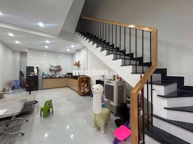 Nhà Kiệt Hướng Nam, 3 Tầng, 2PN, P Thờ. Sân Phơi, 2 TL, Bếp Khách Rộng