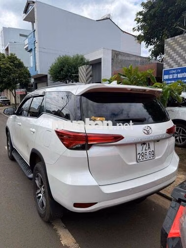 Toyota Fortuner 7 chỗ Trắng Số sàn