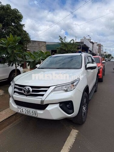 Toyota Fortuner 7 chỗ Trắng Số sàn