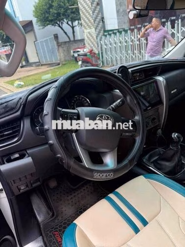 Toyota Fortuner 7 chỗ Trắng Số sàn