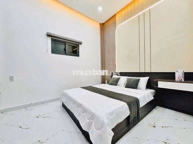 Mặt Tiền Khu HIỀN VƯƠNG, 4 Tấm, 4 x 18m, 5 Phòng Ngủ, 5 wc, sân Thượng