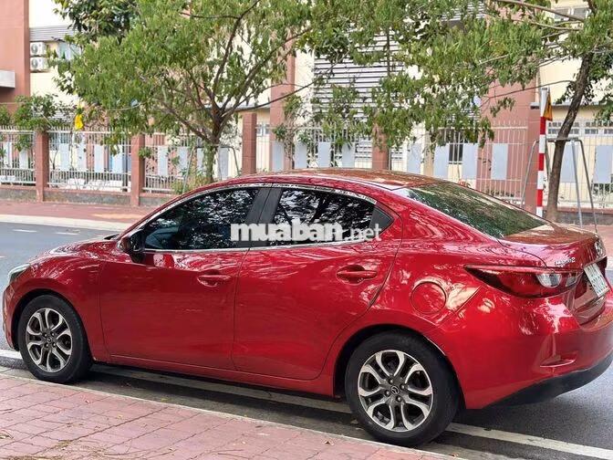 Cần bán Mazda2 2015