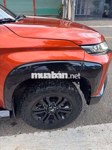 Mitsubishi Triton 4*4 bản full số tự động