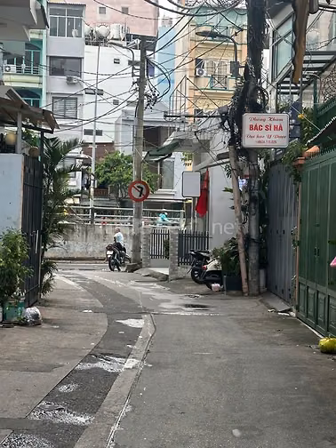 Cần bán gấp nhà 2 lầu, hẻm xe hơi đường Khánh Hội, Quận 4