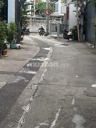 Cần bán gấp nhà 2 lầu, hẻm xe hơi đường Khánh Hội, Quận 4