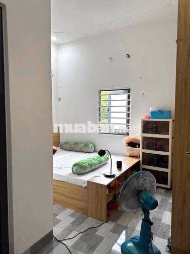 nhà 1 trệt 2 lầu cách ngã 6 An Phú hơn 1km,4p ngủ có 2 máy lạnh