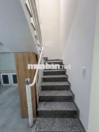 Cho Thuê Nhà Nguyên Căn/MTKD 3PN 3WC, 4x18m, cách AEON Mall TP 300m