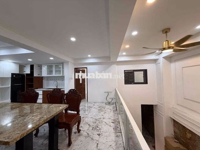 CHO THUÊ NHÀ NGUYÊN CĂN 2PN 1 TRỆT 1 LẦU NGAY CẦU TÂN THUẬN SÁT QUẬN 4