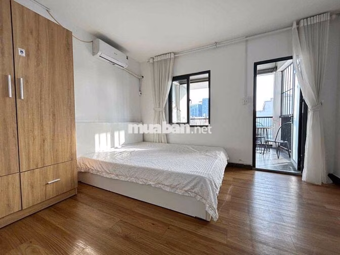 CĂN HỘ 1 PN TÁCH BẾP 200M TỚI IUH BAN CÔNG SIÊU TO FULL NỘI THẤT