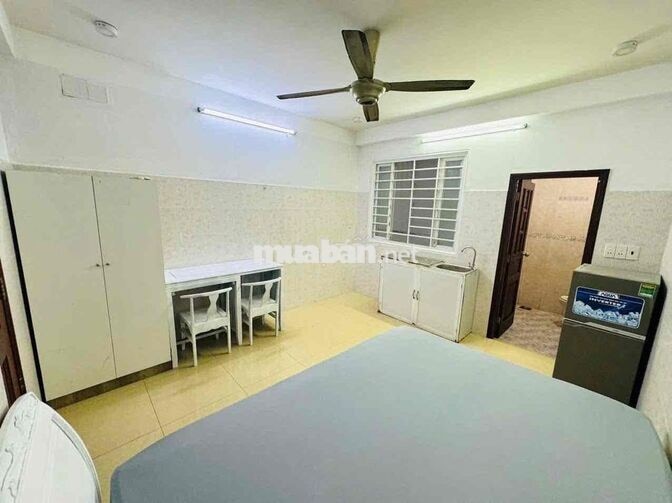 CĂN HỘ BẾP TÁCH BIỆT BAN CÔNG CỬA SỔ FULL NỘI THẤT QUANG TRUNG