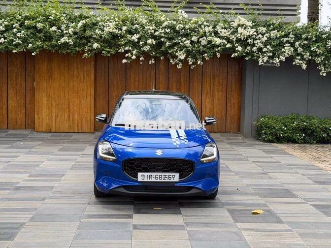 Suzuki Swift Hybrid 2025 Xanh CVT 3.000 KM Cho Góp