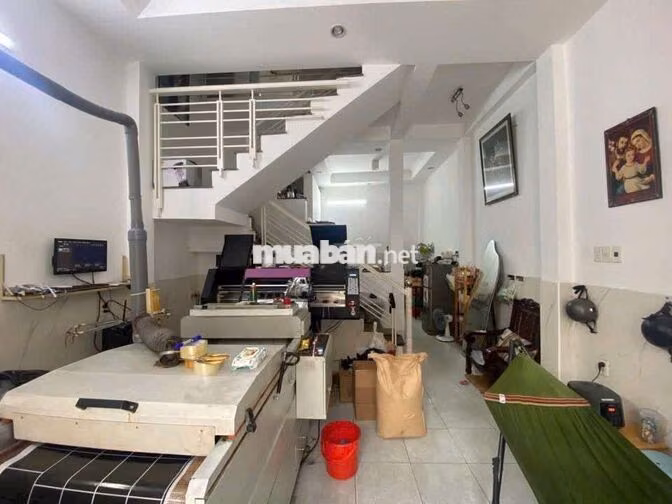 Cho thuê nhà 2 tầng ngay nhà thờ Tân Hưng ưu tiên gia đình công giáo