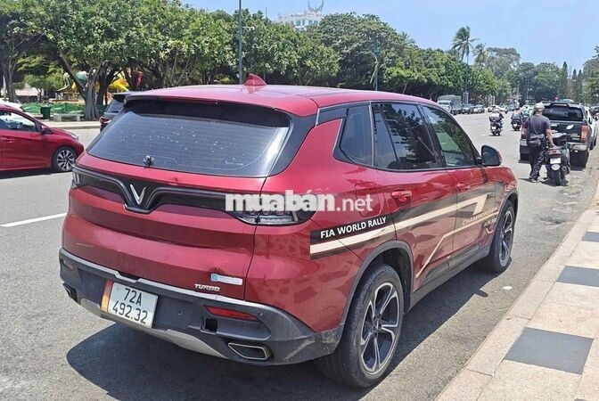 VinFast Lux SA Base 2021 Đỏ