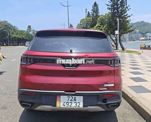 VinFast Lux SA Base 2021 Đỏ