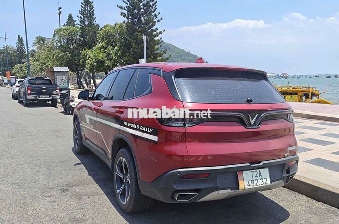 VinFast Lux SA Base 2021 Đỏ