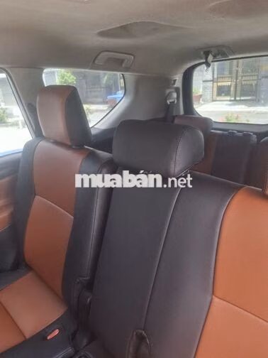 Toyota Innova 7 chỗ màu Bạc