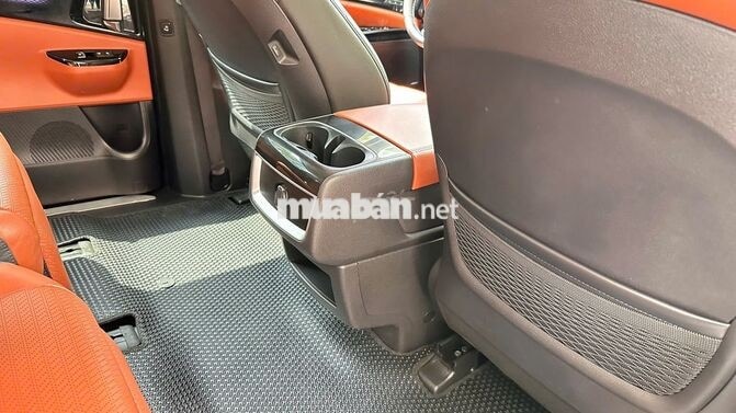 KIA Carnival Signature 3.5 V6 2022 Đen 7 vạn km