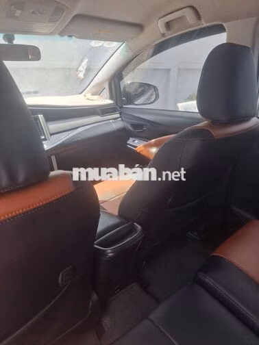 Toyota Innova 7 chỗ màu Bạc