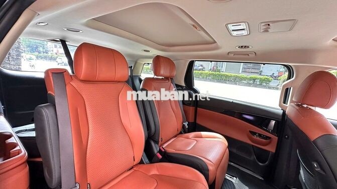 KIA Carnival Signature 3.5 V6 2022 Đen 7 vạn km