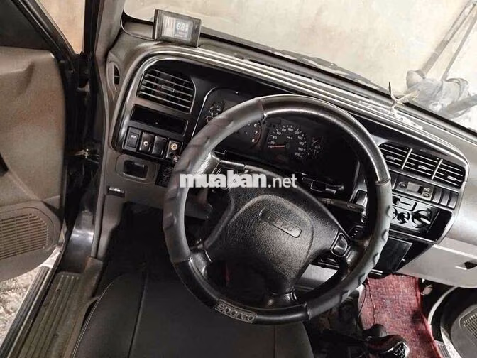 Isuzu Trooper SUV 7 chỗ màu Đen