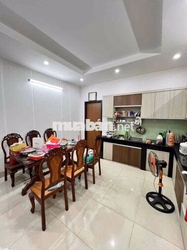 Nhà trệt 2 lầu full nội thất KDC Hưng Phú 1