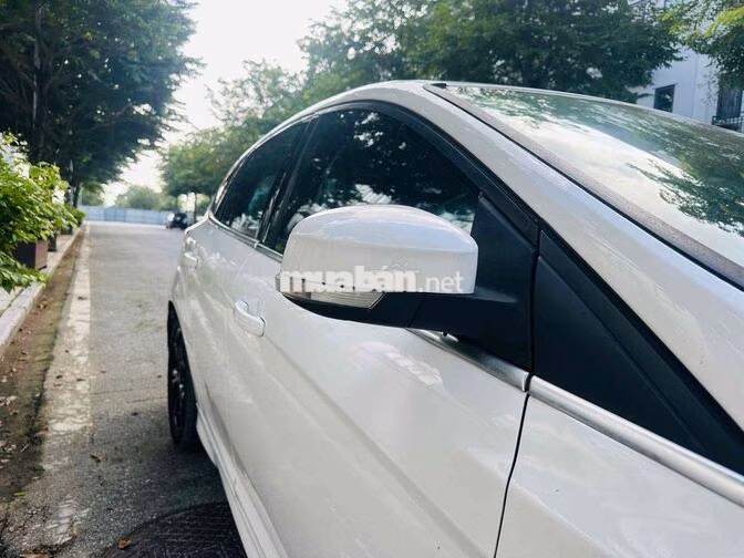 Ford Focus 2014 S Trắng Tự động