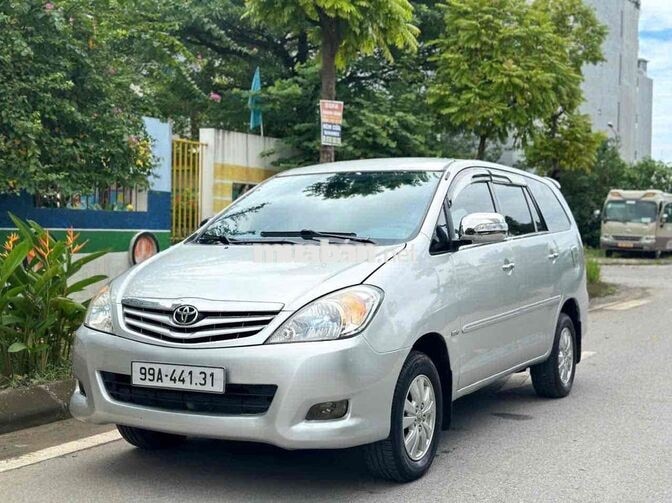 Toyota Innova 2010 Số tự động 8 chỗ Bạc