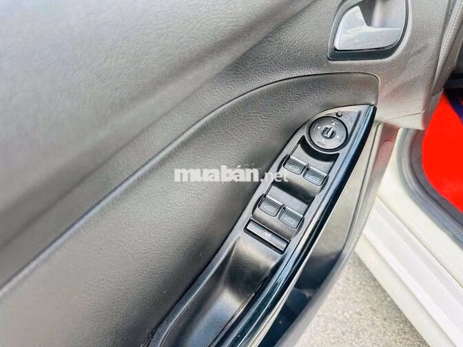 Ford Focus 2014 S Trắng Tự động
