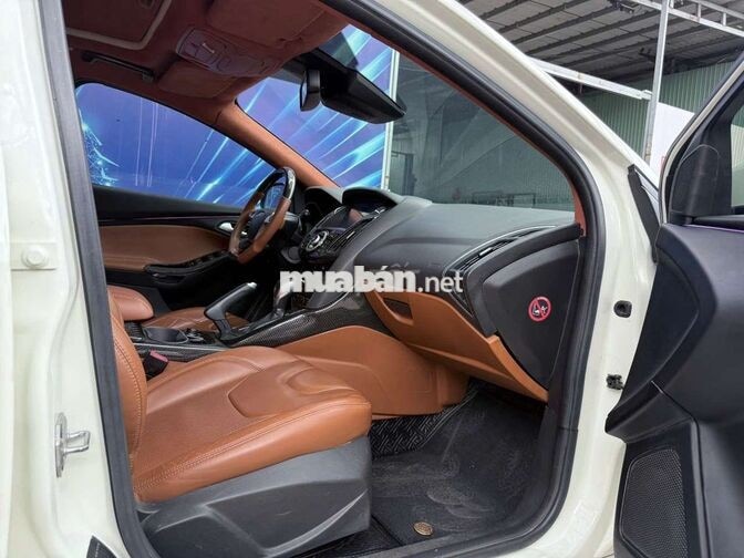 Ford Focus 2014 2.0AT,hatchback 5 chỗ,màu trắng