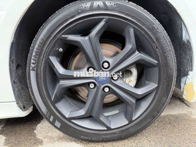 Ford Focus 2014 2.0AT,hatchback 5 chỗ,màu trắng