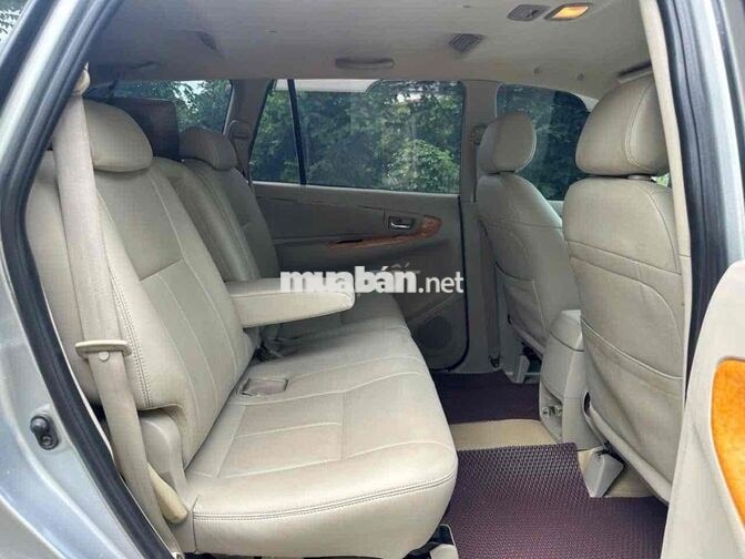 Toyota Innova 2010 Số tự động 8 chỗ Bạc
