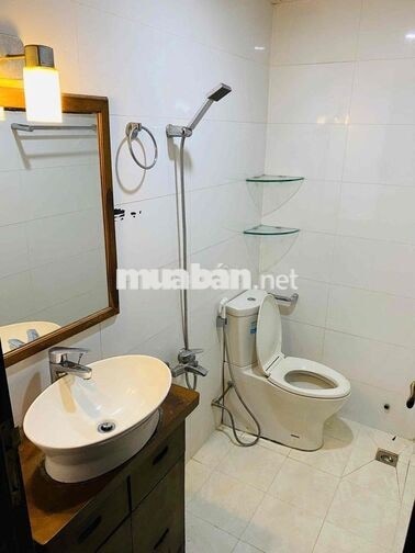Phòng trọ chợ Bà Chiểu có cửa sổ nội thất