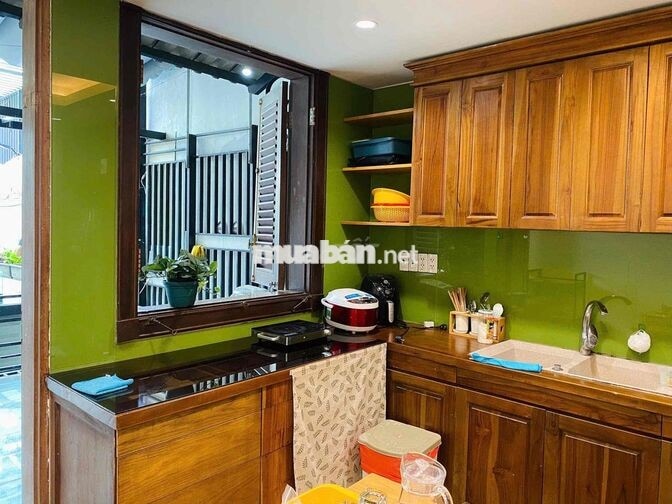 Phòng trọ chợ Bà Chiểu có cửa sổ nội thất