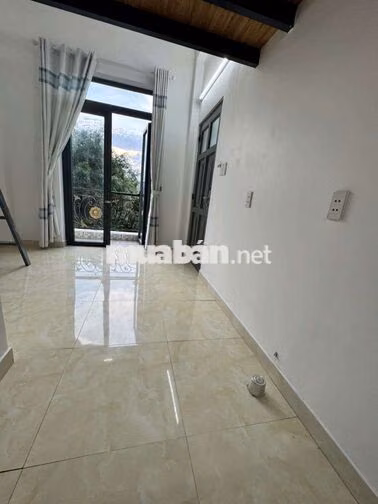 GÁC BAN CÔNG MẶT TIỀN SÁT ĐẠI HỌC TÔN ĐỨC THẮNG SIÊU NGON
