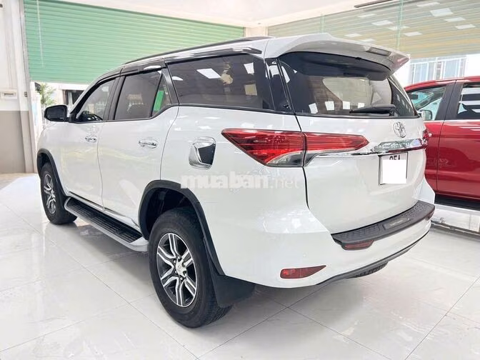 Toyota Fortuner 2.4 AT 2022 Trắng 7 chỗ