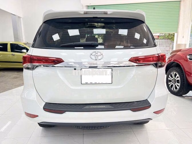 Toyota Fortuner 2.4 AT 2022 Trắng 7 chỗ