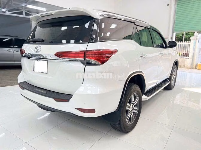 Toyota Fortuner 2.4 AT 2022 Trắng 7 chỗ